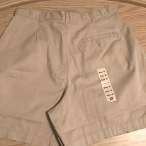 Dockers Women Khaki Pleaded Front Short